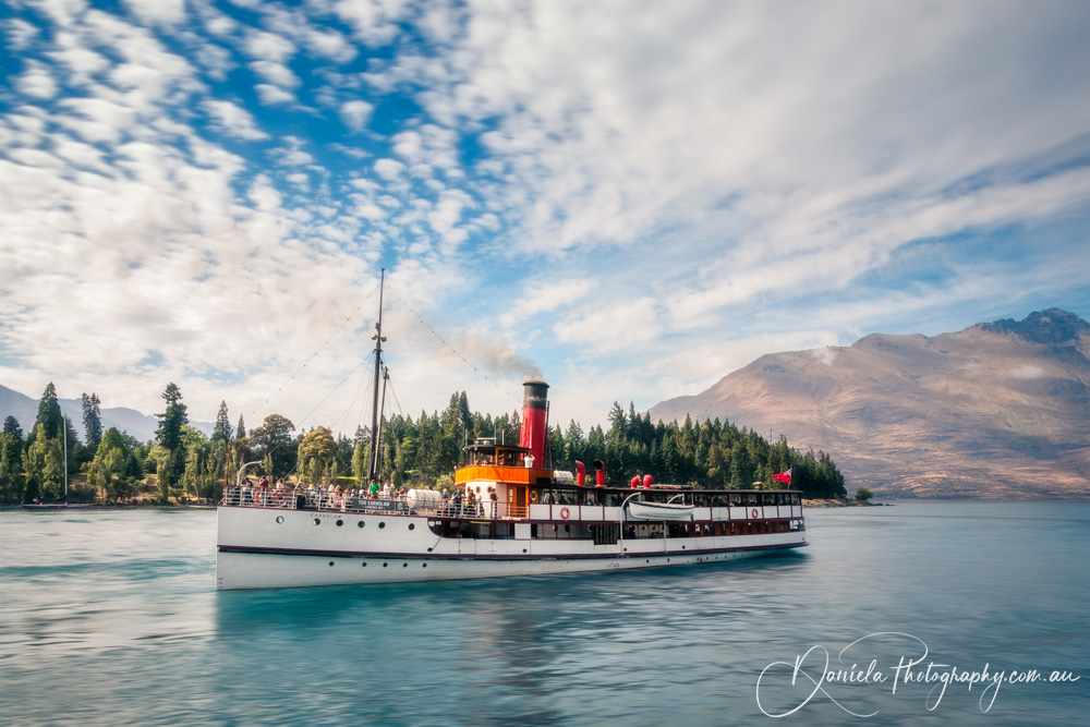 Queenstown Beautiful Morning Ride on Lake Wakatipu